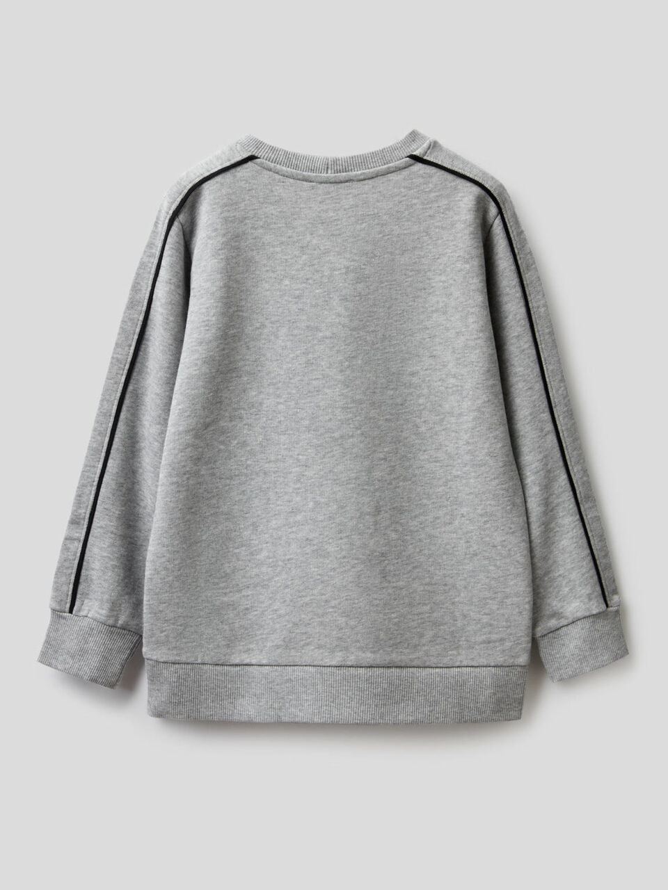 Cotton sweatshirt with front pocket. image number 2