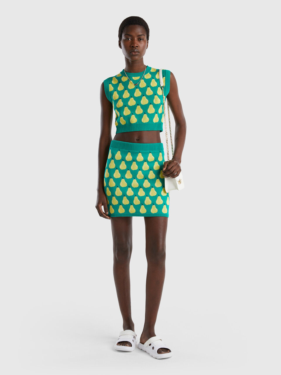 Green mini skirt with pear pattern