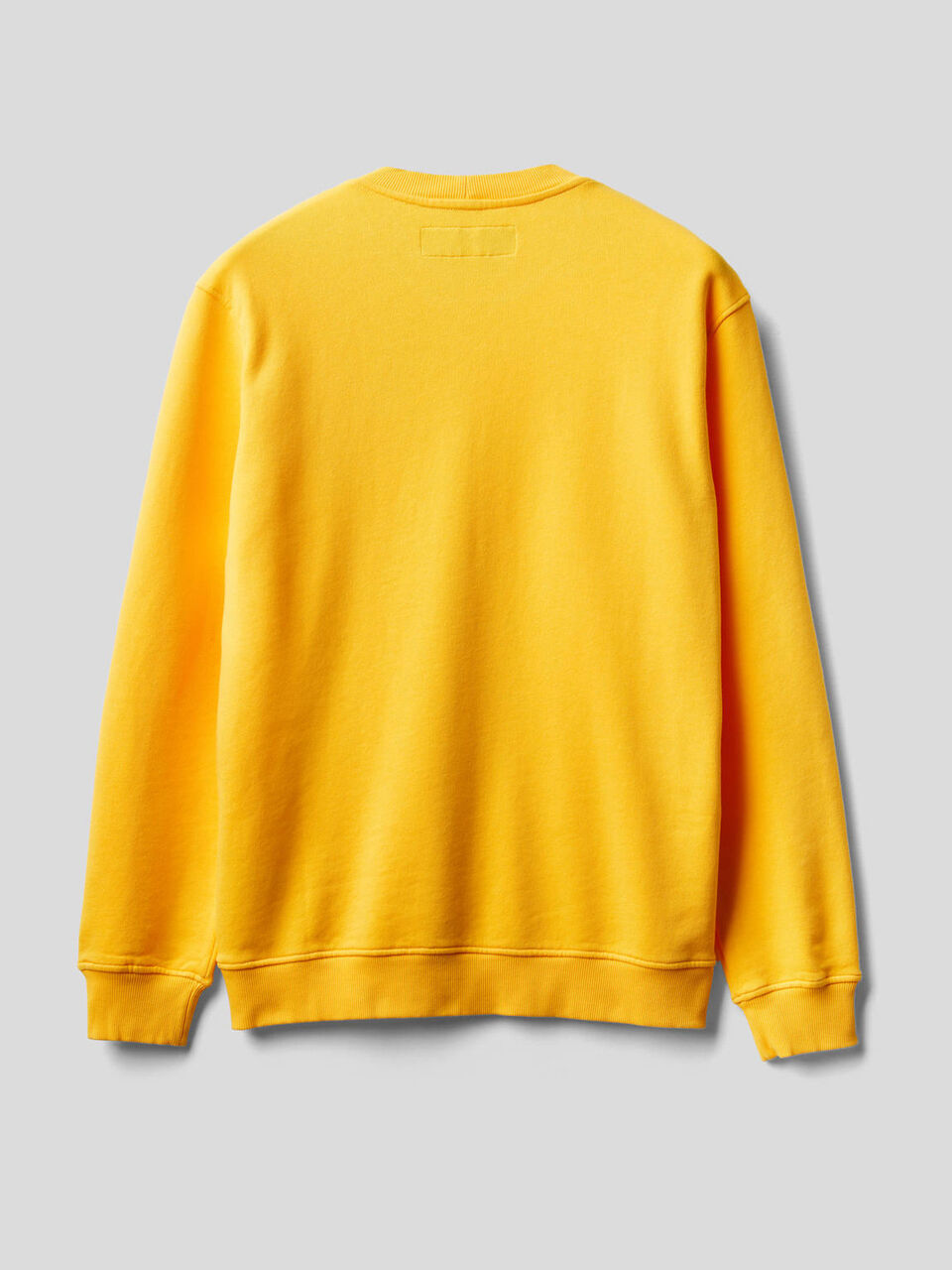 Solid colored sweatshirt in organic cotton image number 2