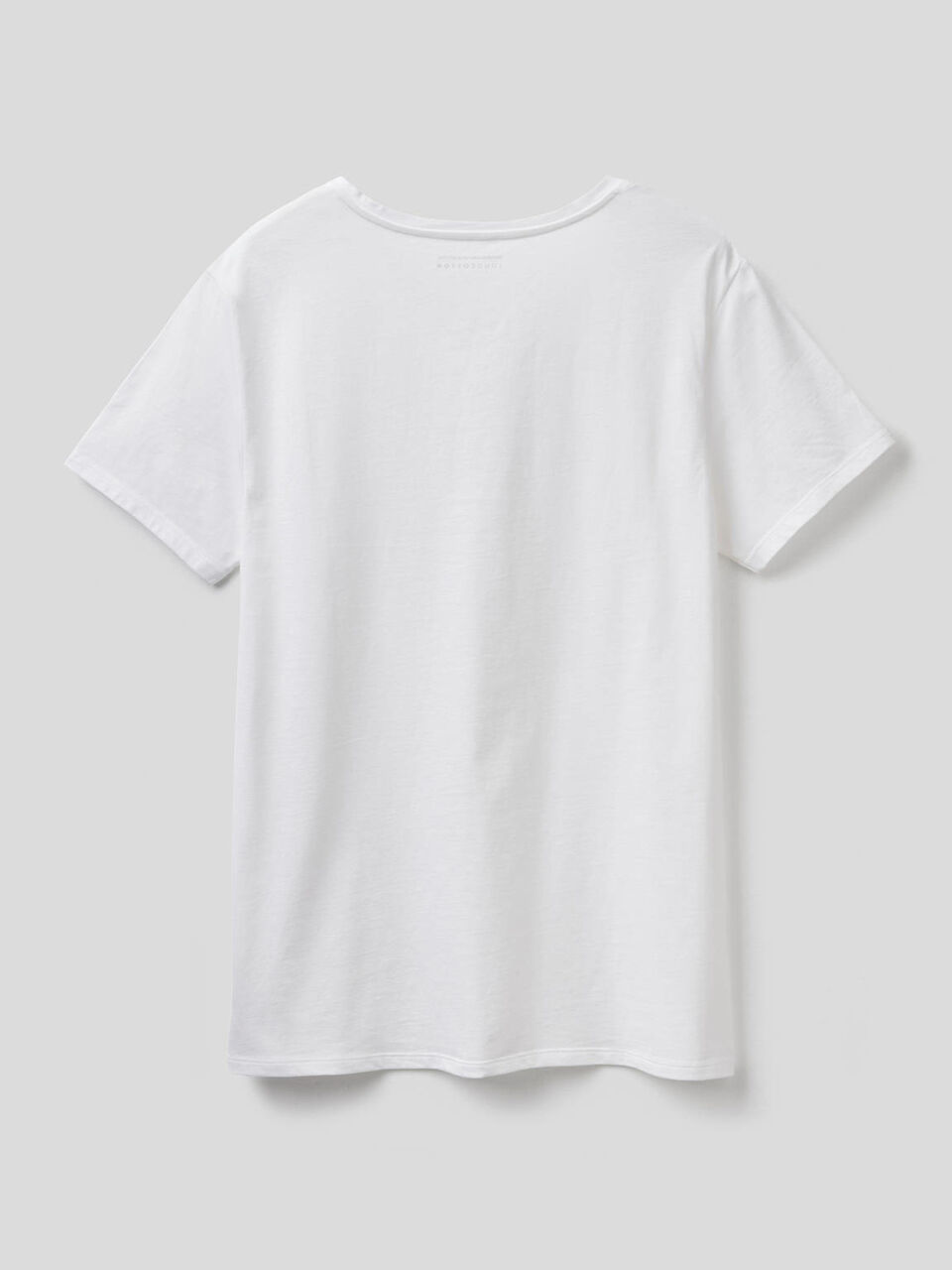100% cotton t-shirt with V-neck image number 2
