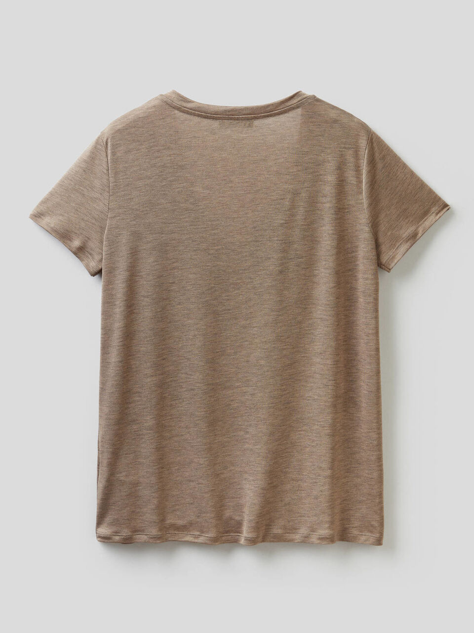 T-shirt with V-neck image number 2