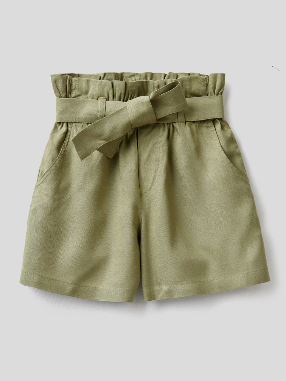 Flowy bermudas with belt image number 1