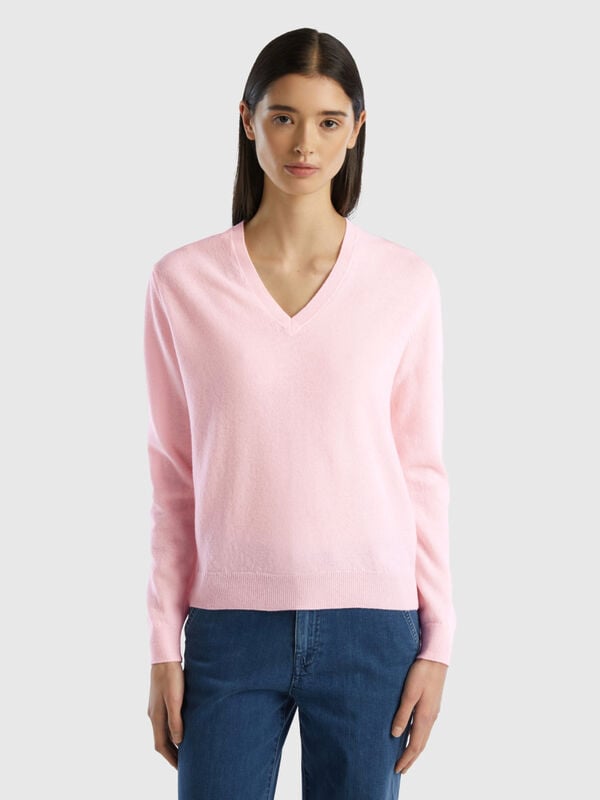 Light pink V-neck sweater in pure Merino wool Women