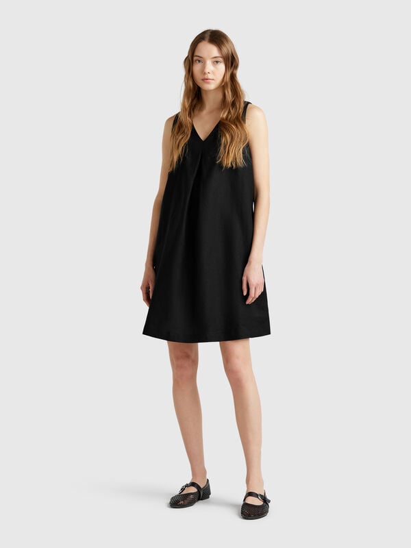 Sleeveless dress in pure linen Women