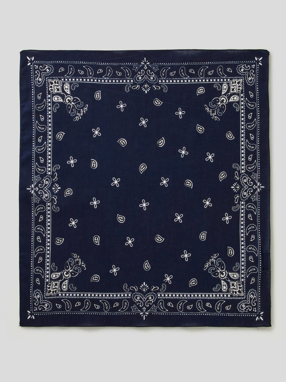 100% cotton bandana image number 1