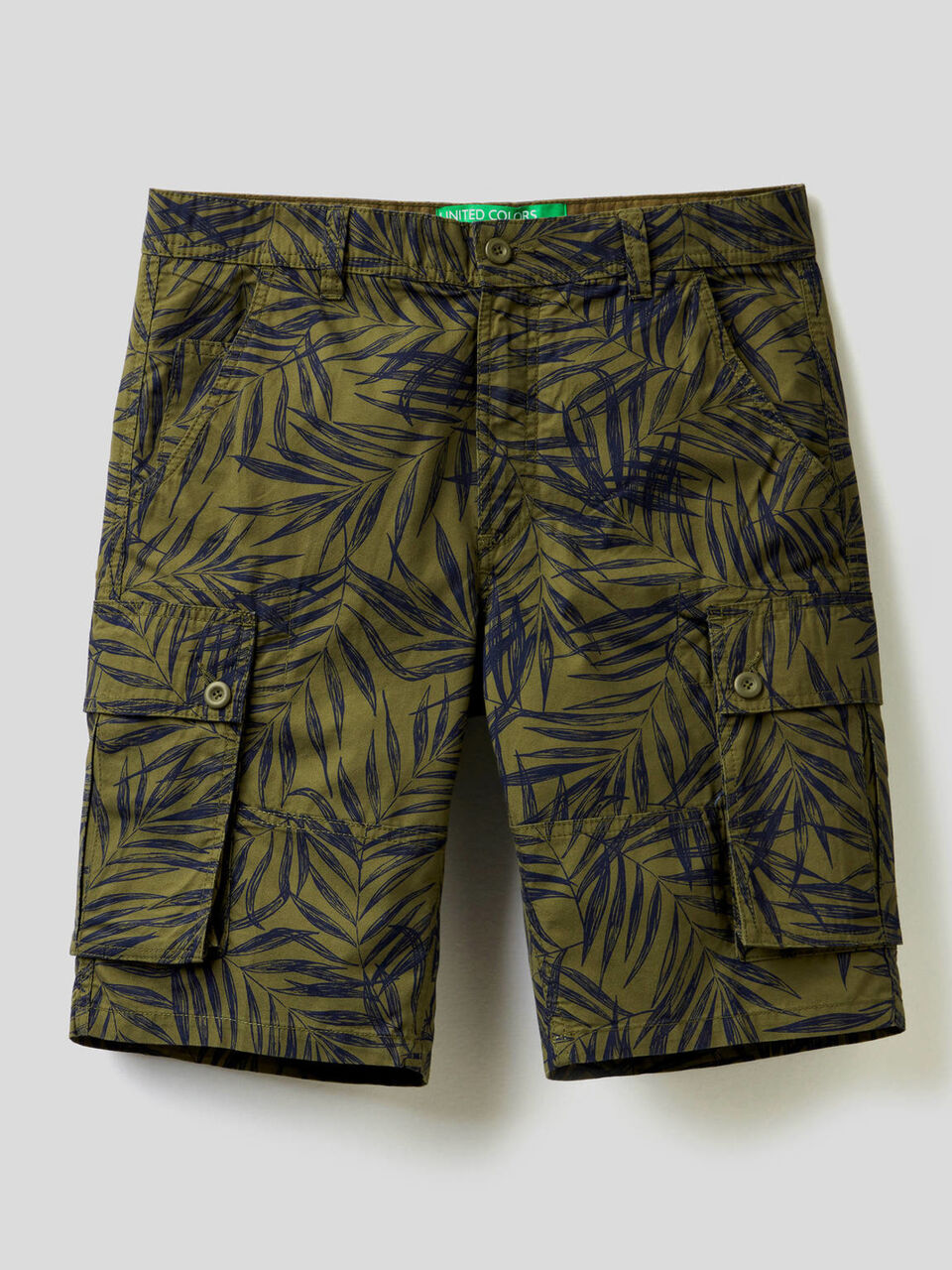 Patterned cargo bermudas image number 1