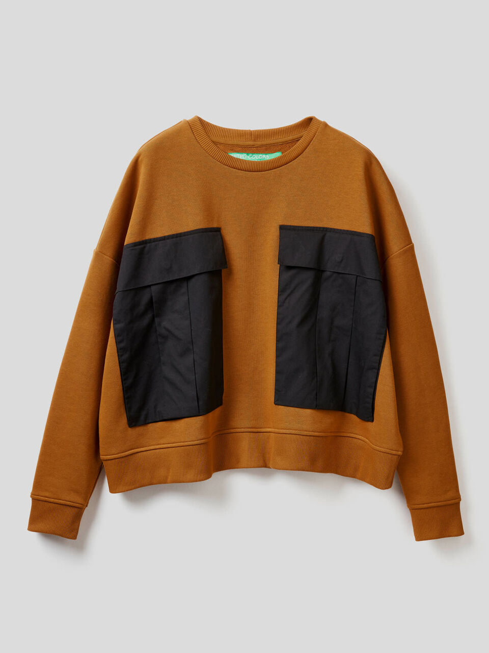 Sweatshirt with maxi clashing pockets image number 1