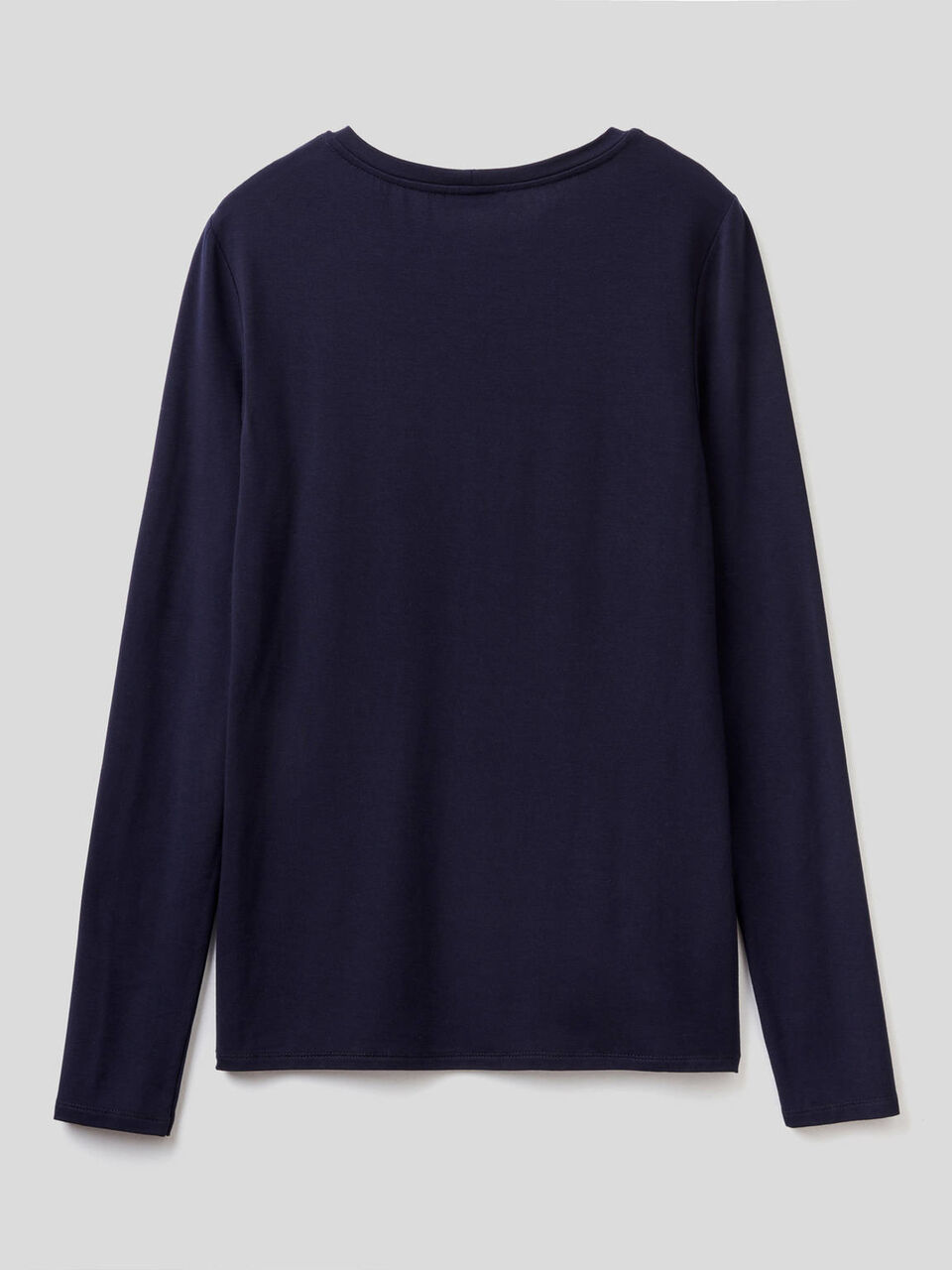 Long sleeve solid color t-shirt image number 2
