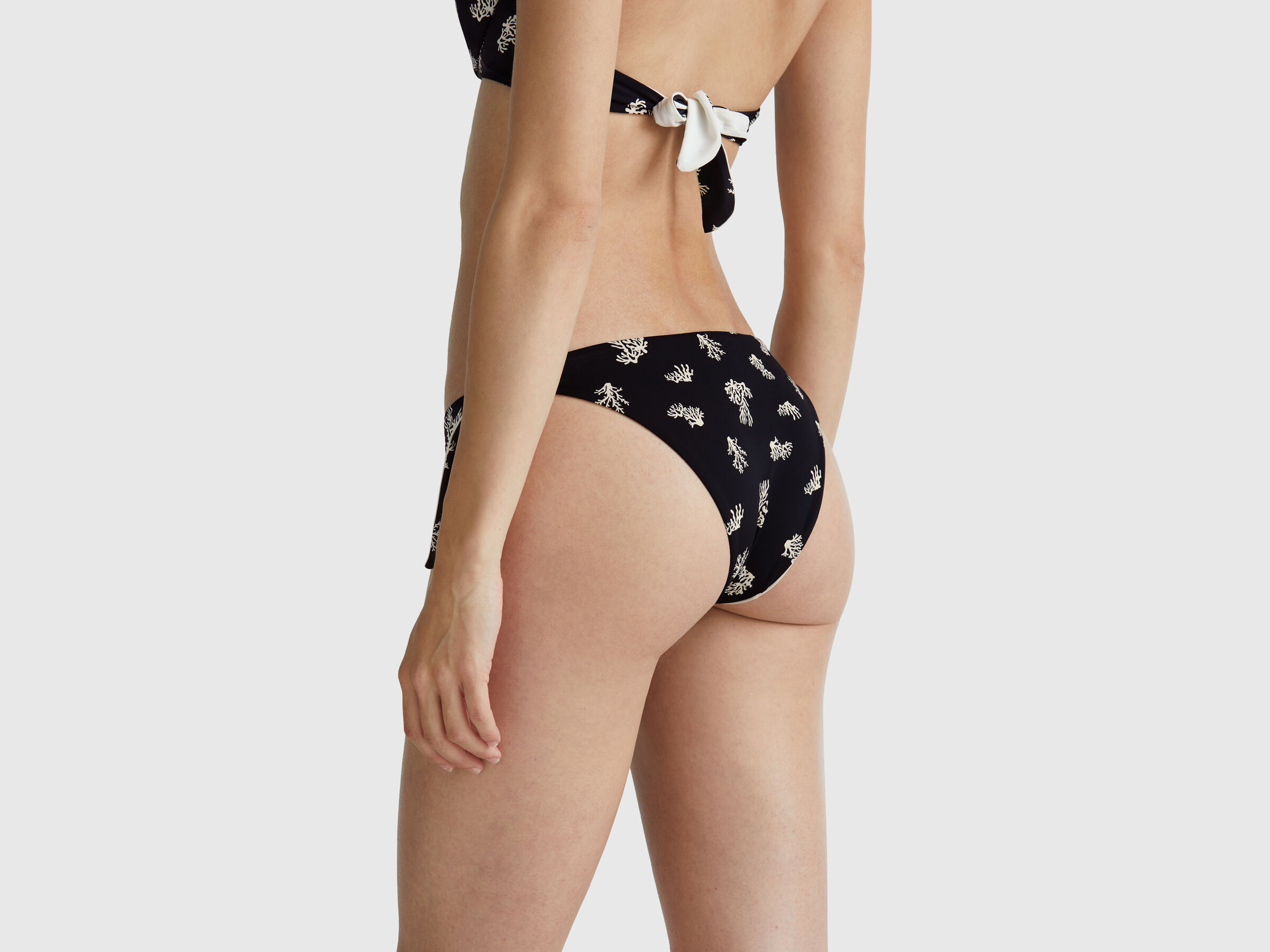 SWIMMING BRIEFS Women image number 1