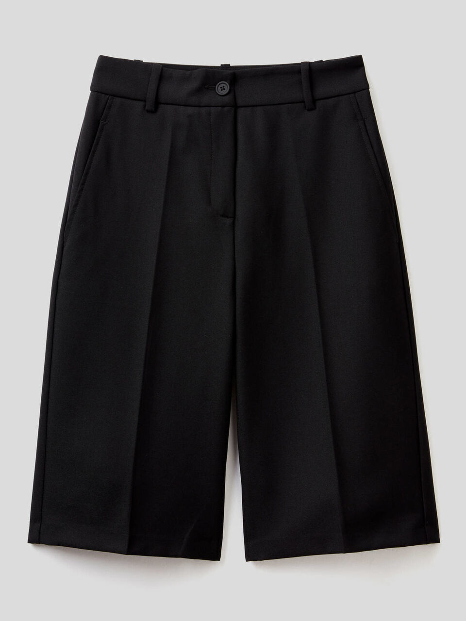 Yarn dyed bermudas in flowy fabric image number 1