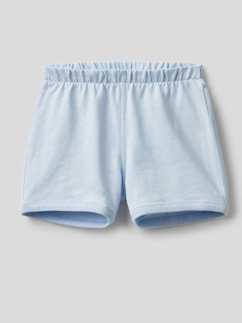 Shorts with maxi patch at back image number 1