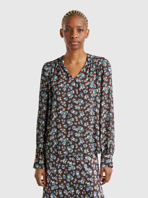 Flowy flowery blouse Women