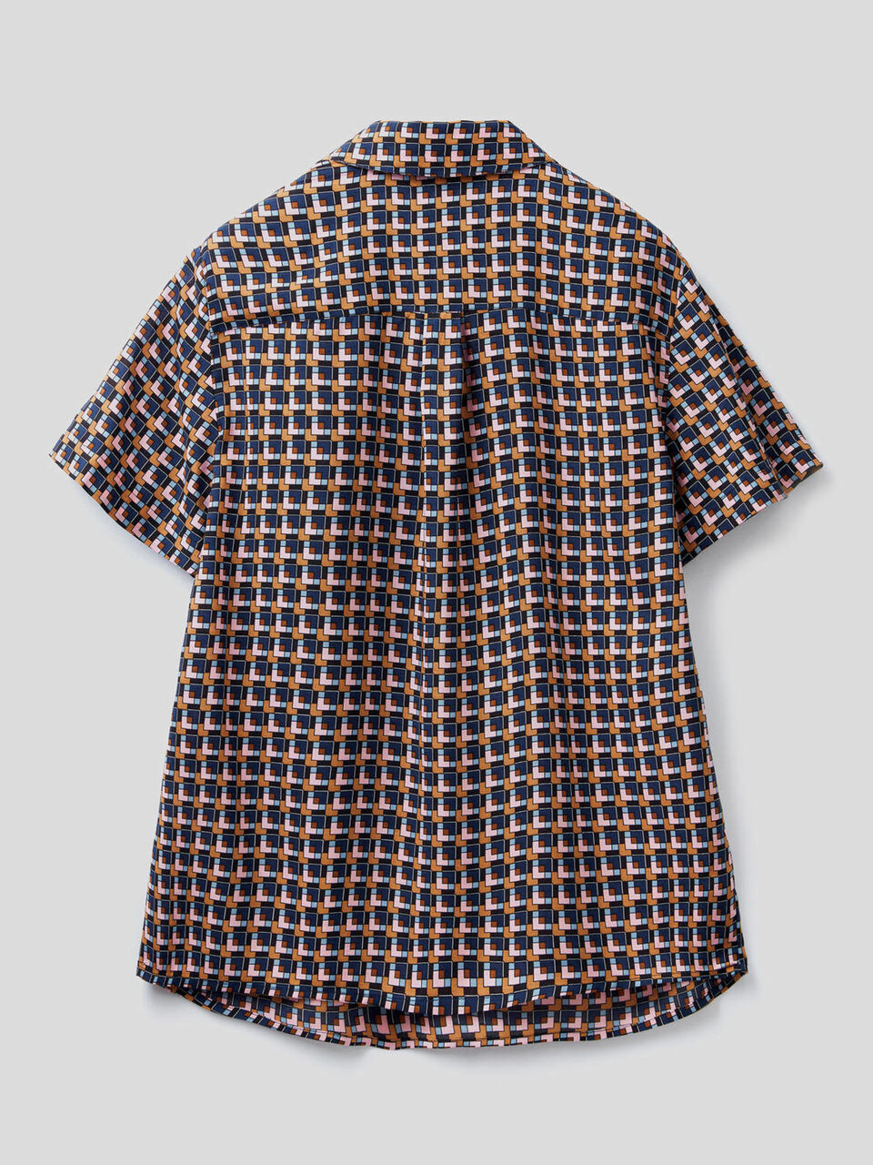 Short sleeve shirt with V-neck image number 2
