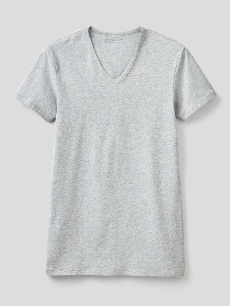 Basic t-shirt with V-neck image number 1