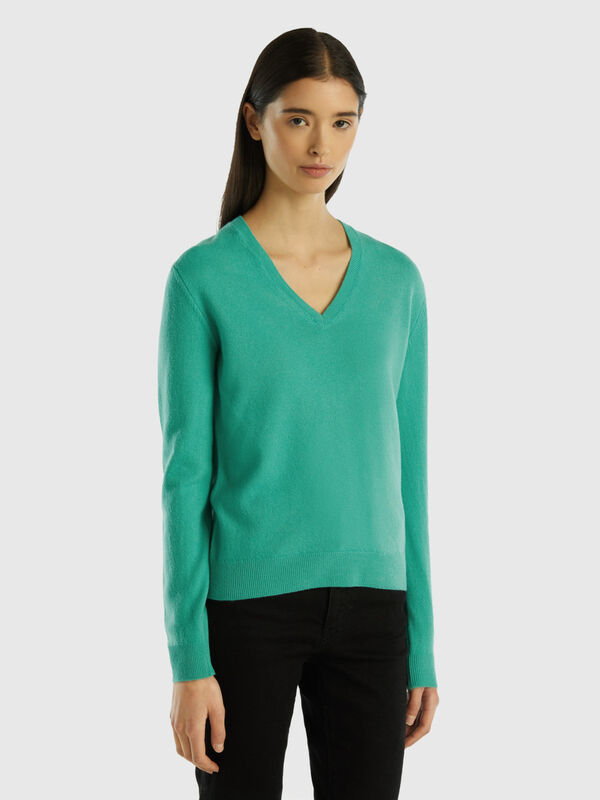Light green V-neck sweater in pure Merino wool Women
