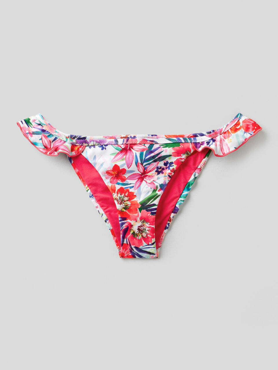 Swim bottoms printed with flowers image number 1