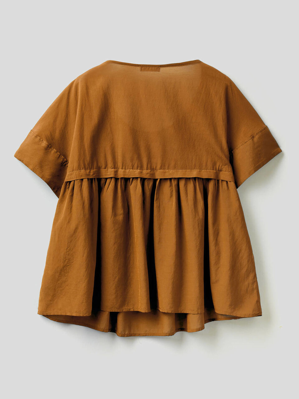 Light blouse with maxi frill image number 2