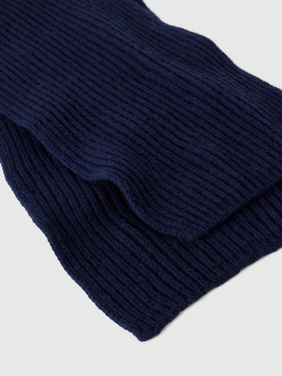 SCARF Men image number null