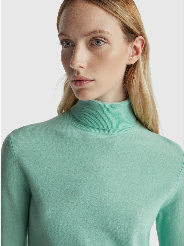 Light green turtleneck sweater in pure Merino wool Women