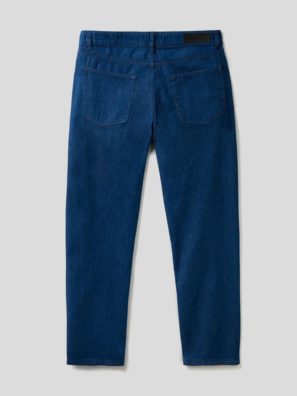 Lightweight carrot fit jeans image number 2