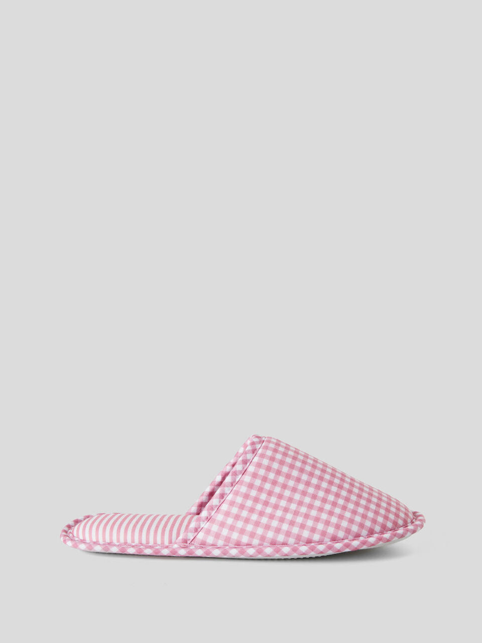 Slippers with pattern print image number 1