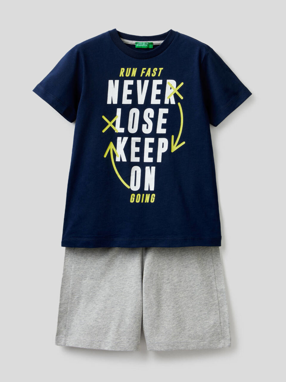 T-shirt and bermudas set image number 1