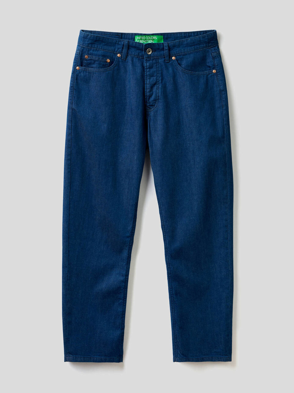 Lightweight carrot fit jeans image number 1