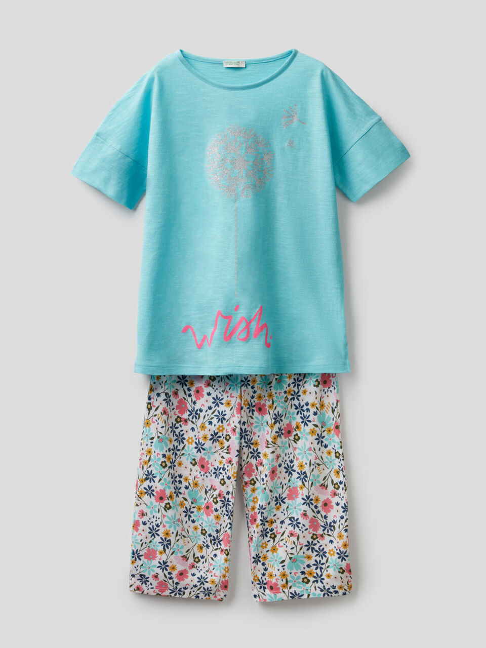 Printed pyjamas with cropped trousers image number 1