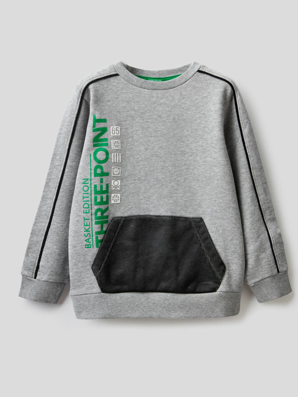 Cotton sweatshirt with front pocket. image number 1