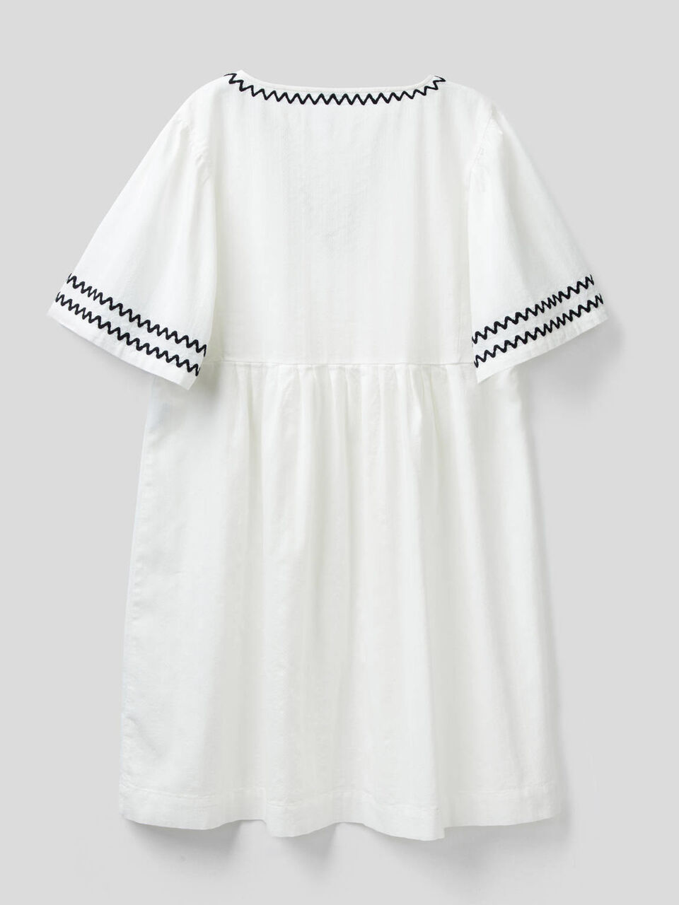 Lightweight dress in pure cotton image number 2