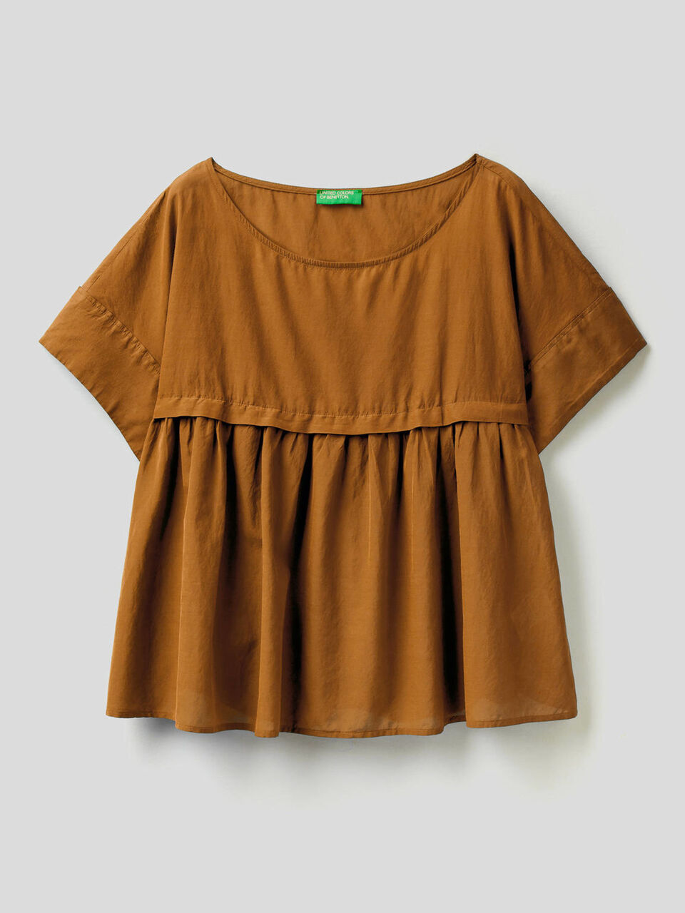 Light blouse with maxi frill image number 1