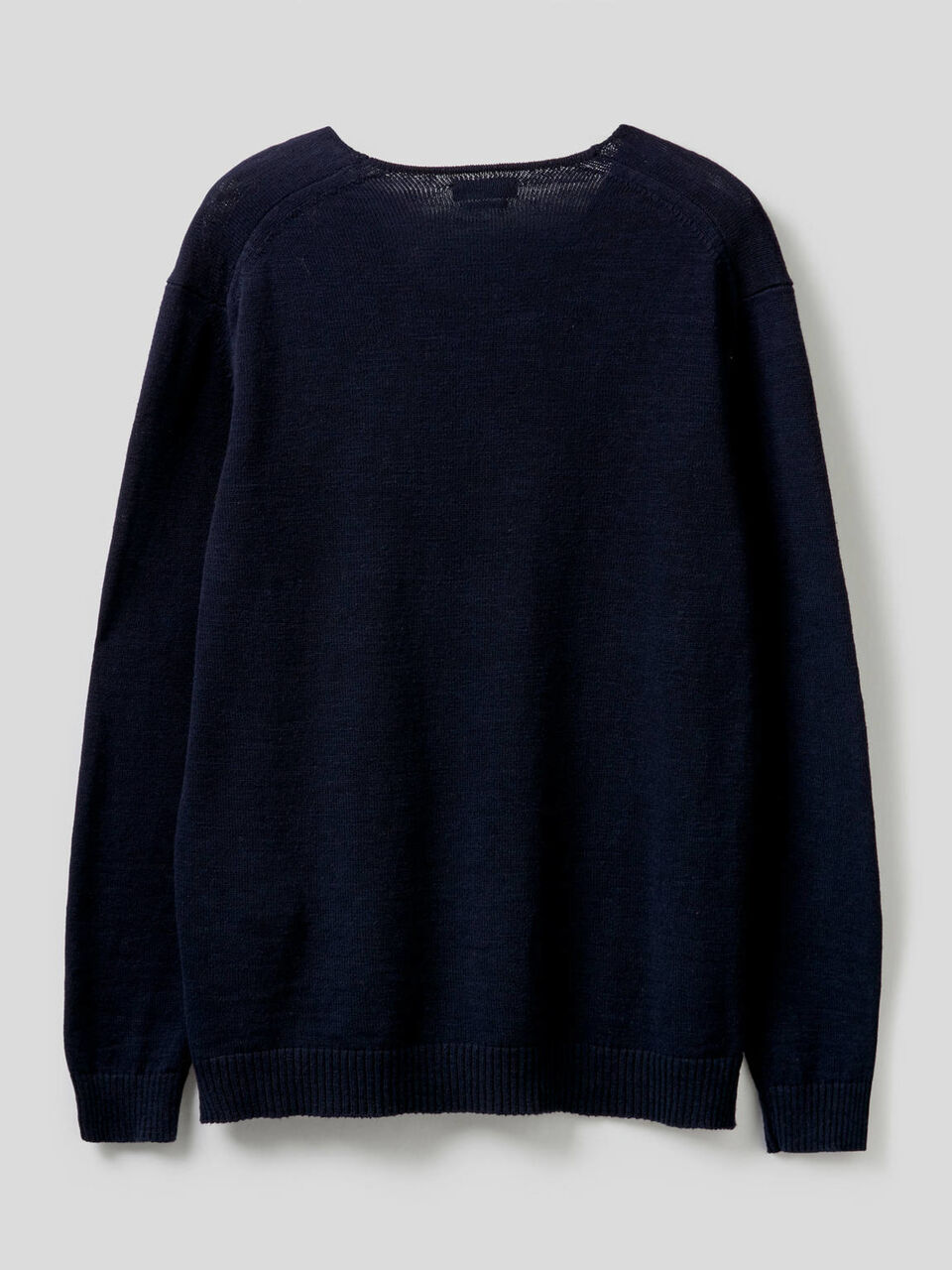 V-neck sweater in linen blend cotton image number 2