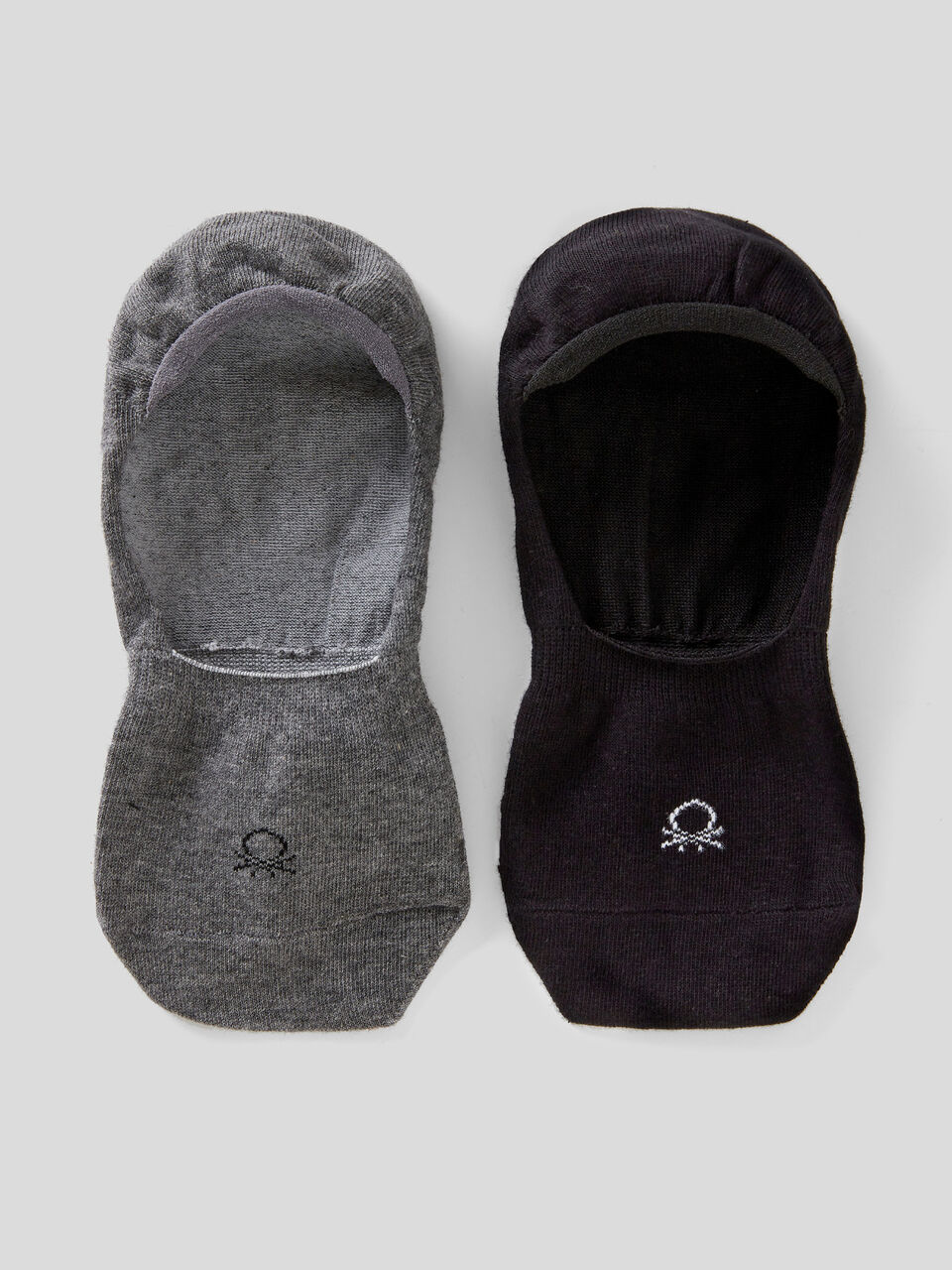 Two pairs of solid color ankle socks image number 1