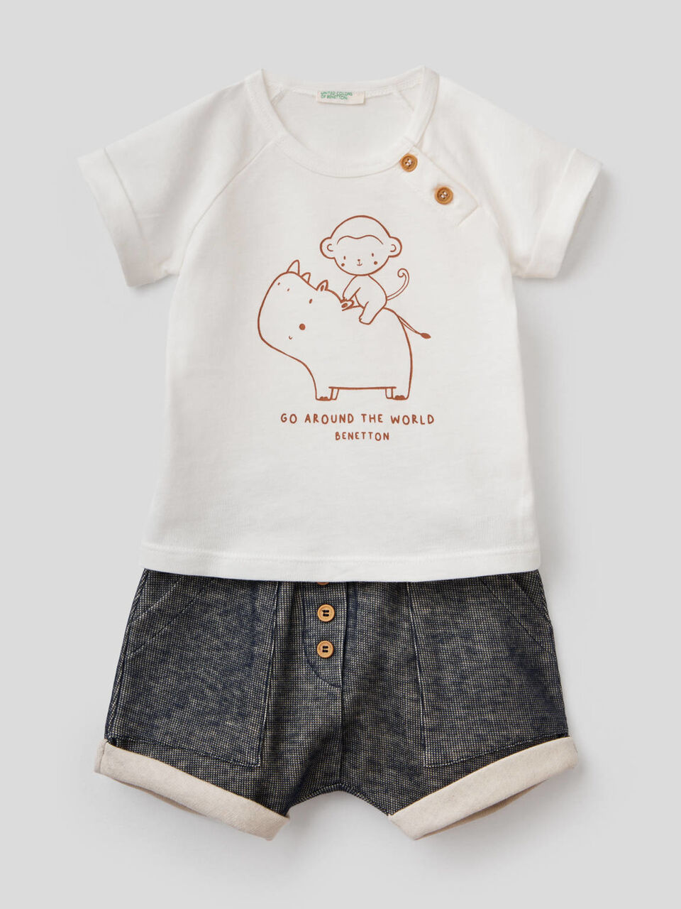 T-shirt and shorts set image number 1