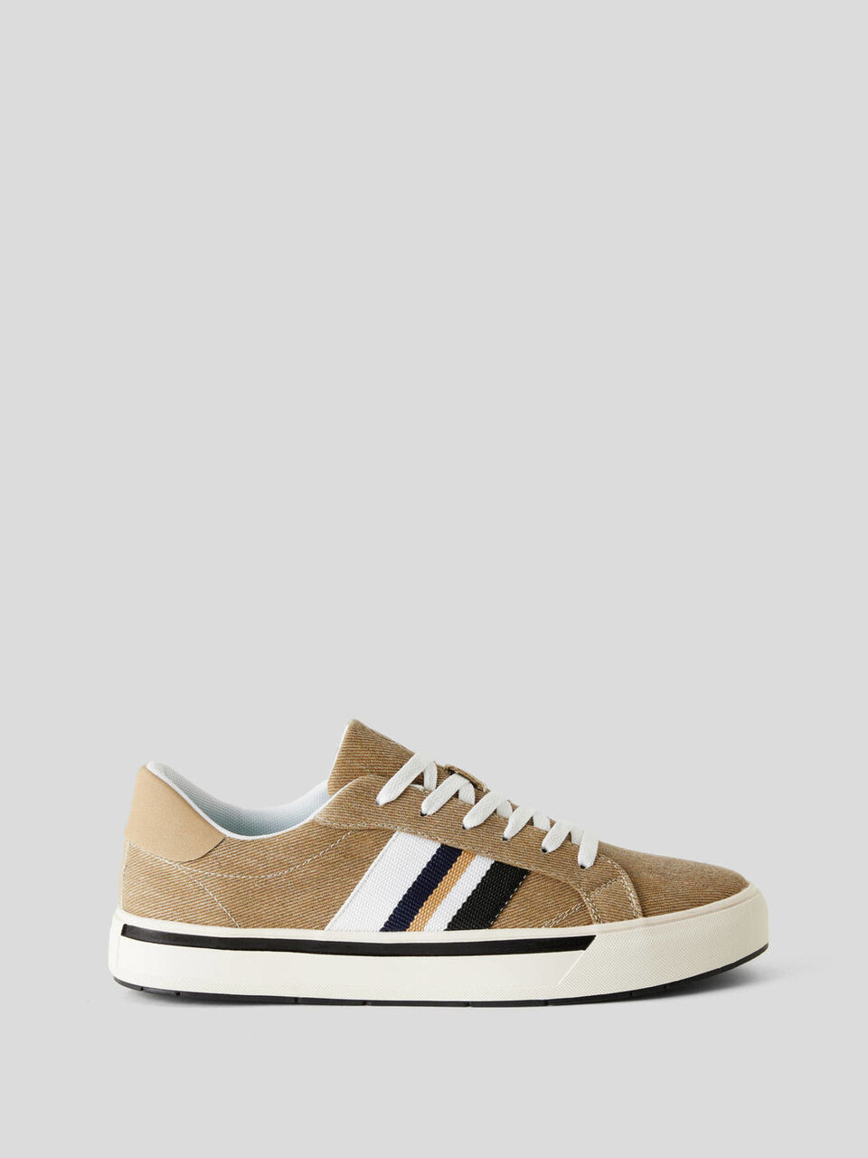 Canvas sneakers image number 1