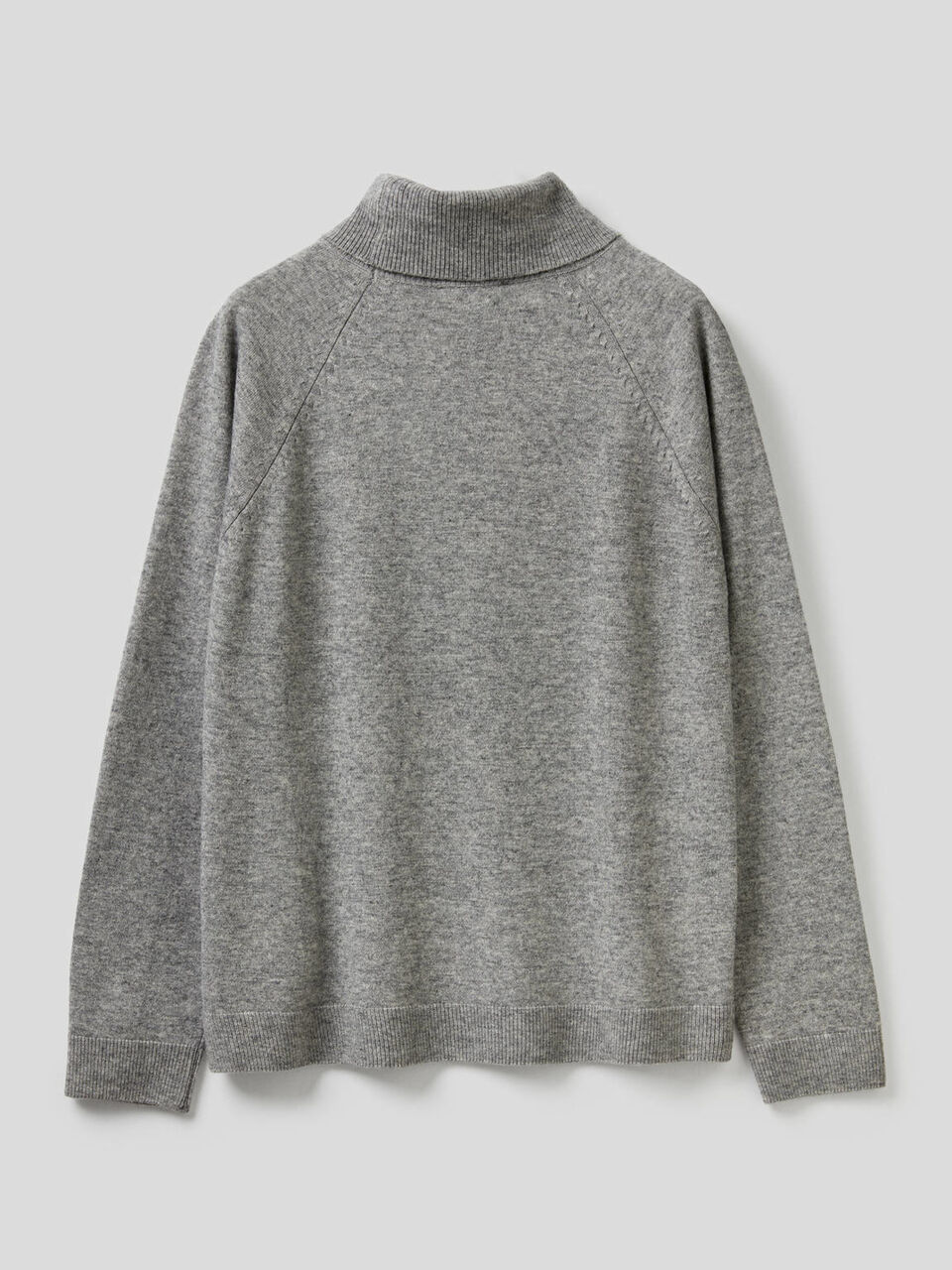 Turtleneck sweater in cashmere and wool blend image number 2