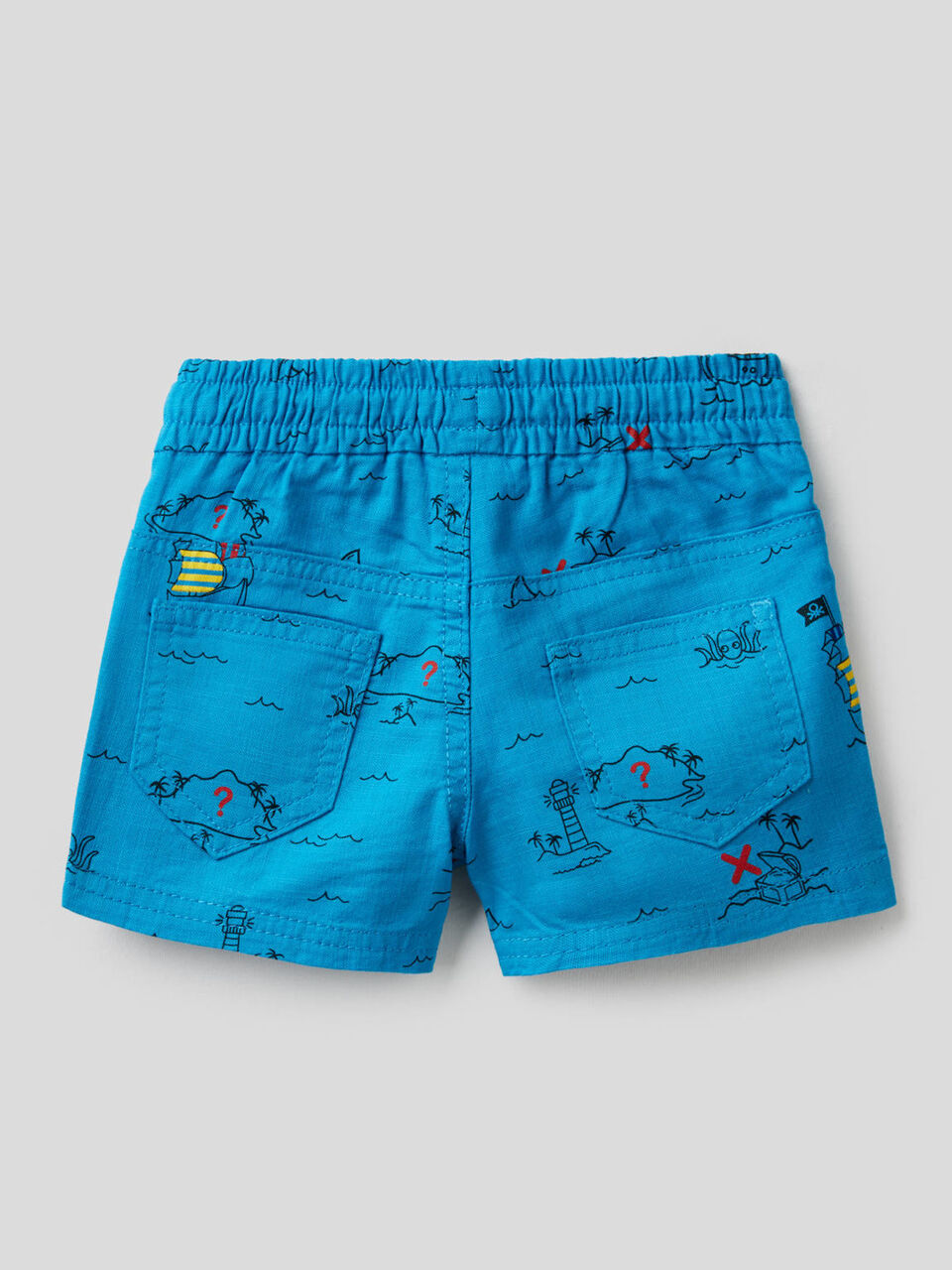 Shorts with treasure island print image number 2