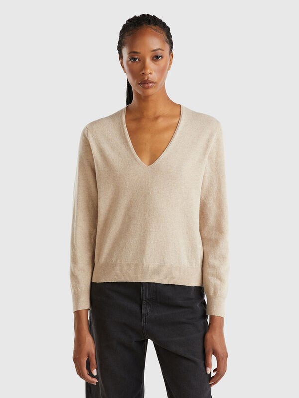 Beige V-neck sweater in pure Merino wool Women