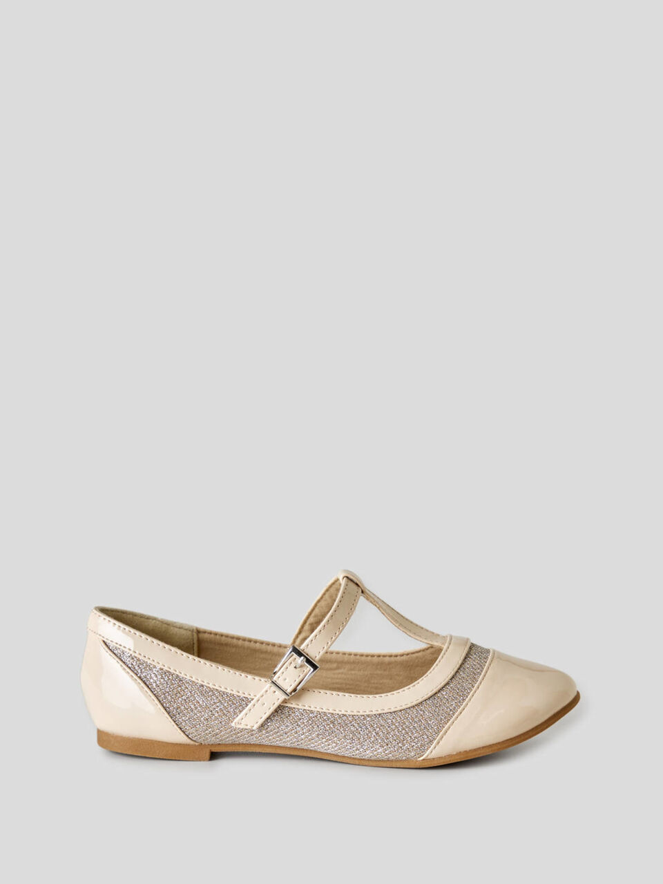 Flats with buckle image number 1