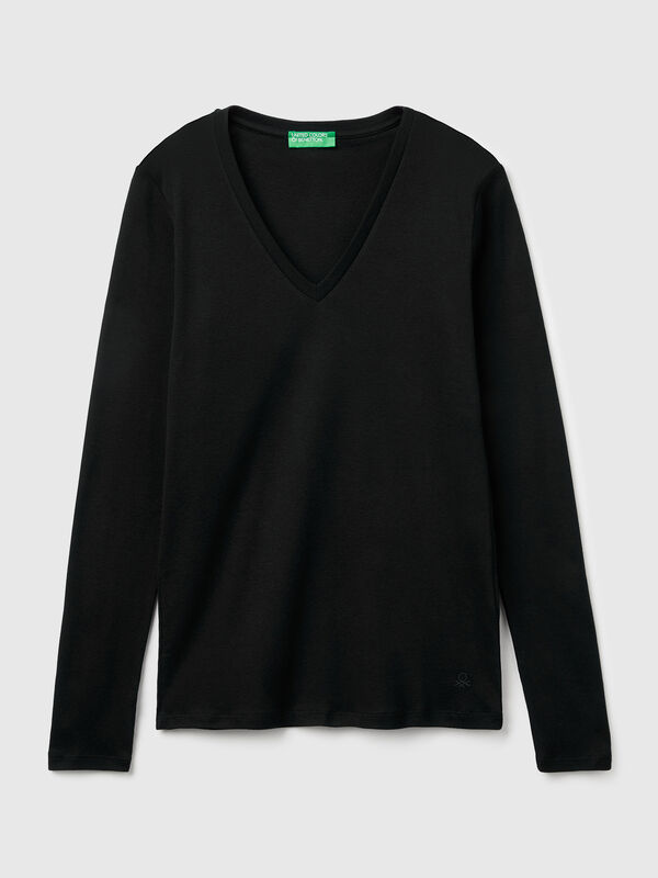 Black t-shirt with V-neck Black t-shirt with V-neck Women