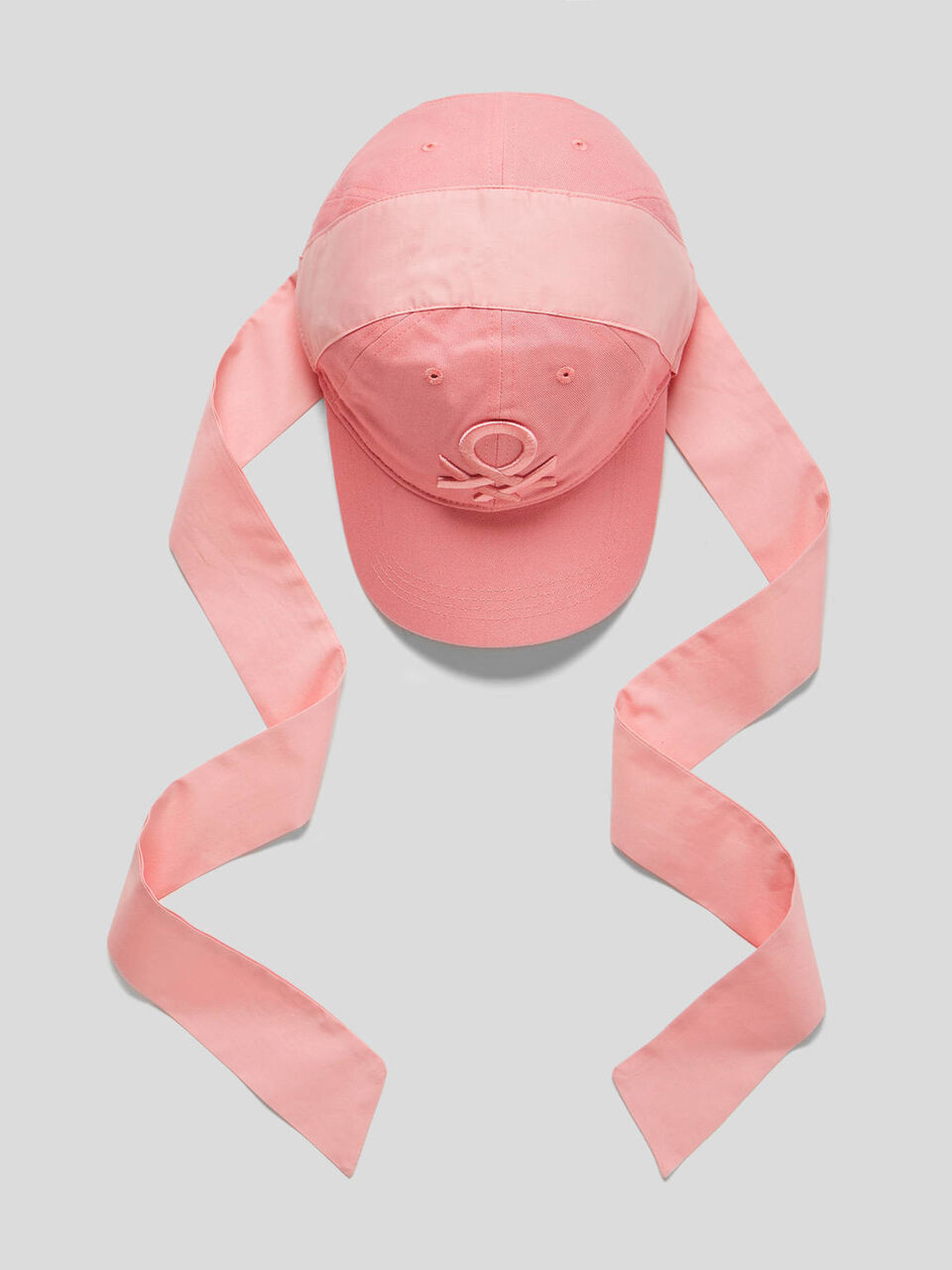 Hat with brim and bow image number 1