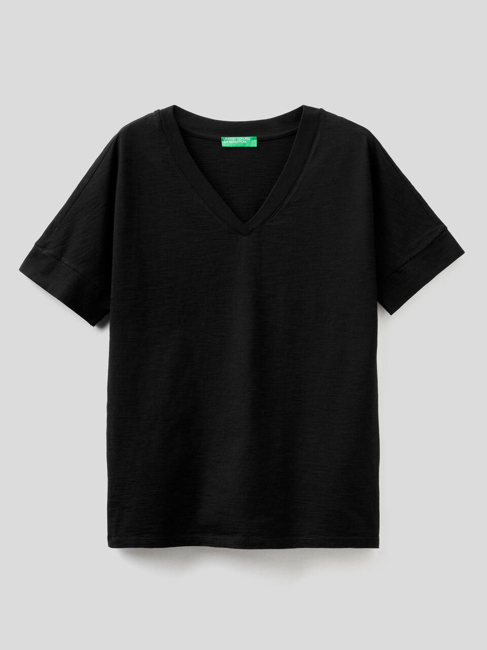 100% cotton t-shirt with V-neck image number 1