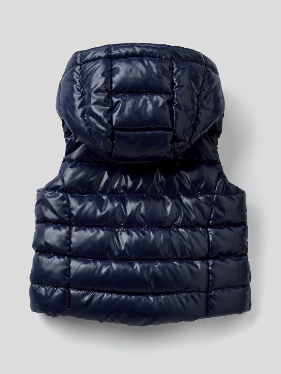 Sleeveless jacket with hood image number 2