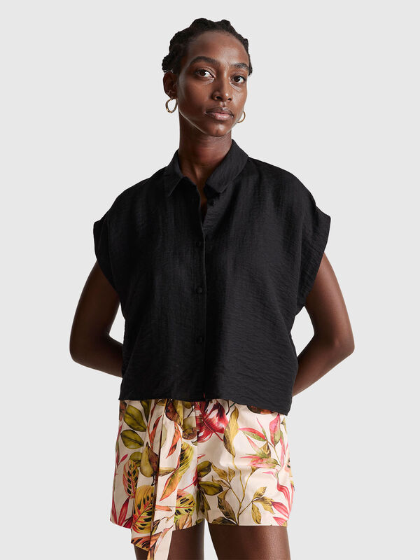 Boxy fit sleeveless shirt Women