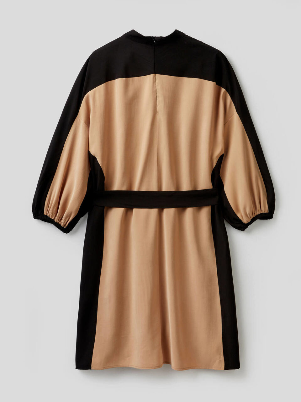 Color block dress with 3/4 sleeves image number 2