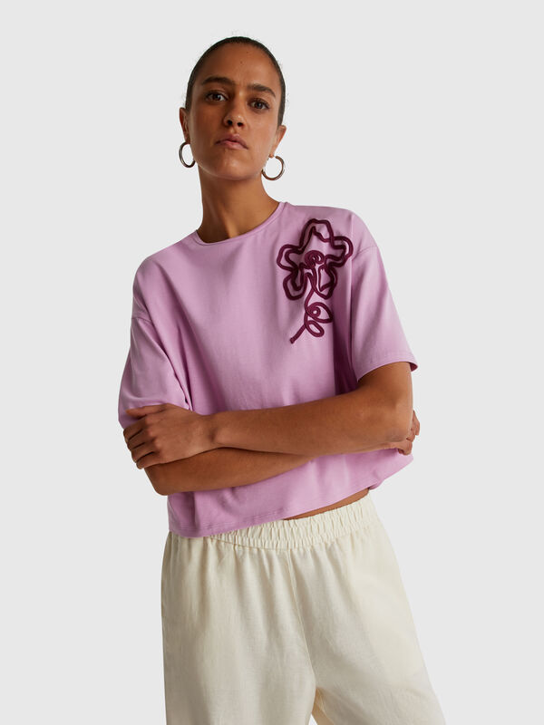 Boxy fit t-shirt with applique Women