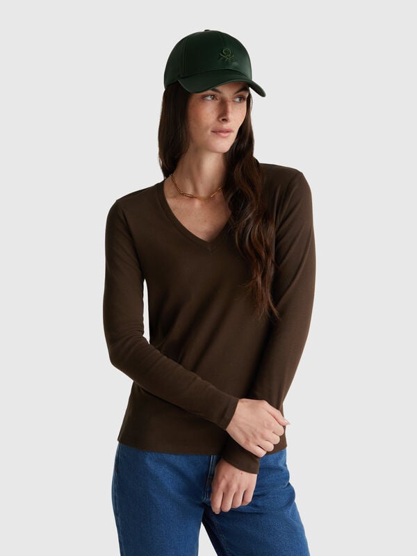 Dark brown t-shirt with V-neck Dark brown t-shirt with V-neck Women