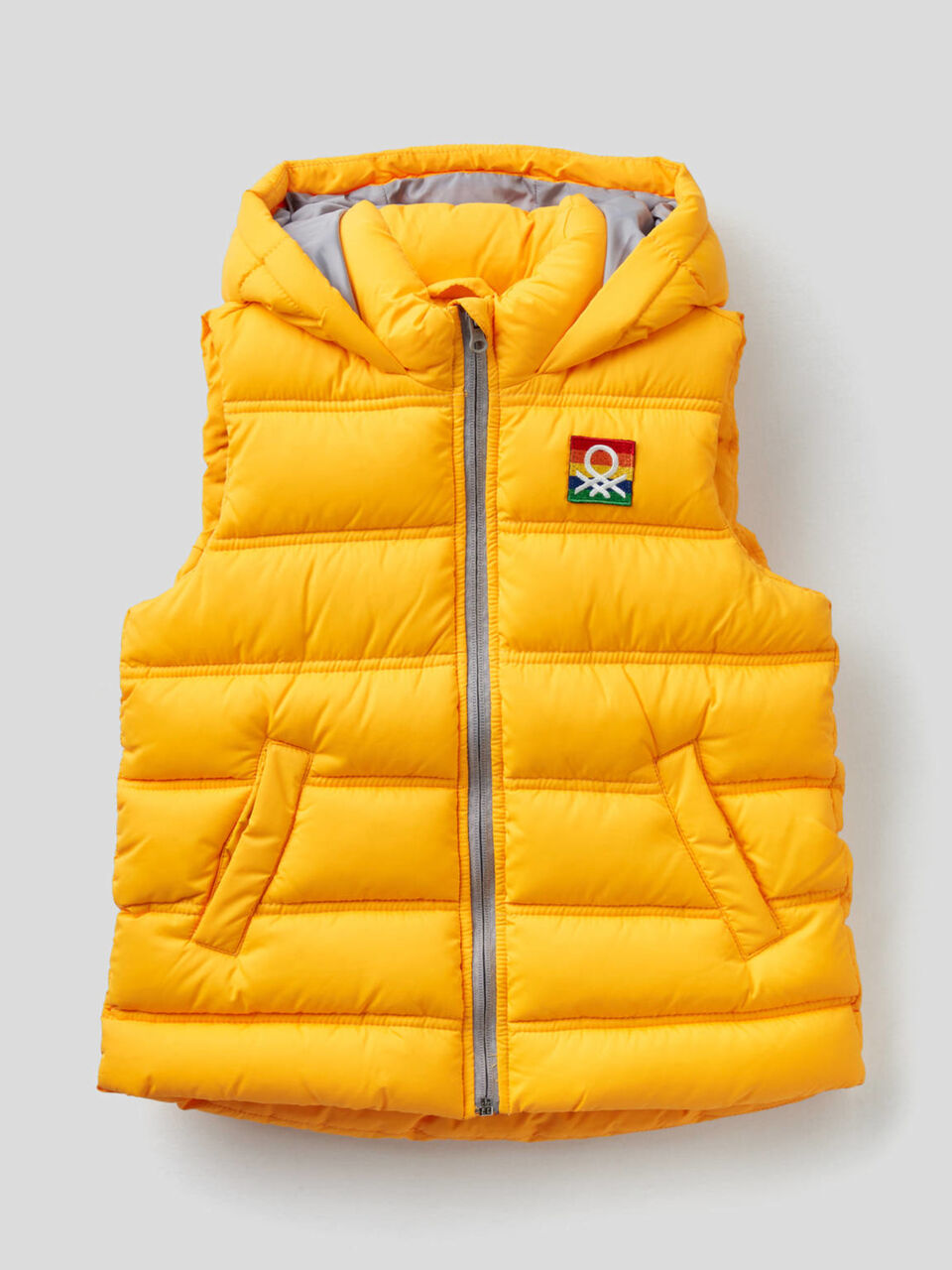 Sleeveless padded jacket image number 1