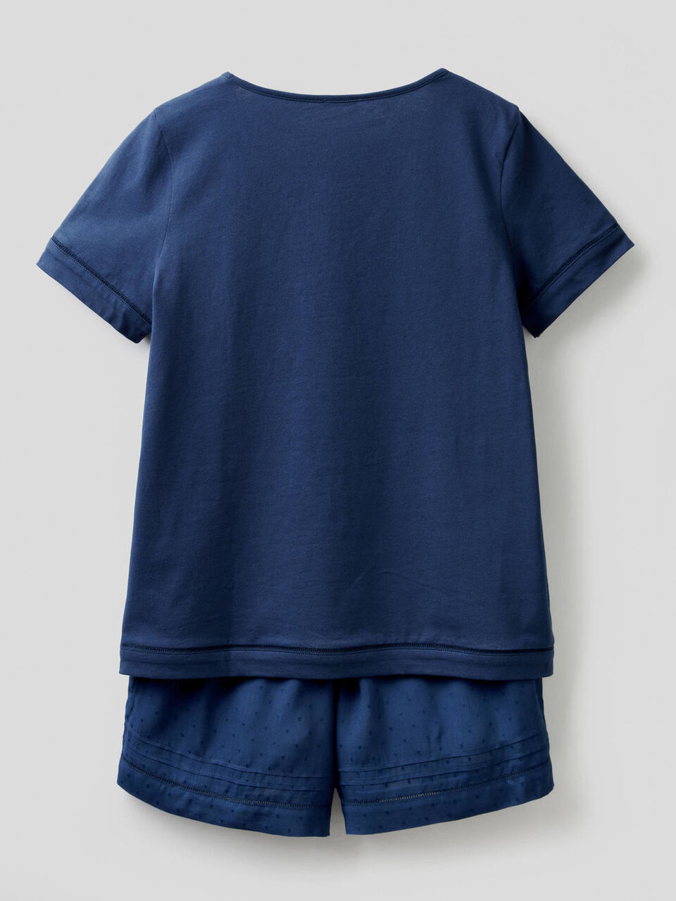 Pyjamas with t-shirt and shorts image number 2