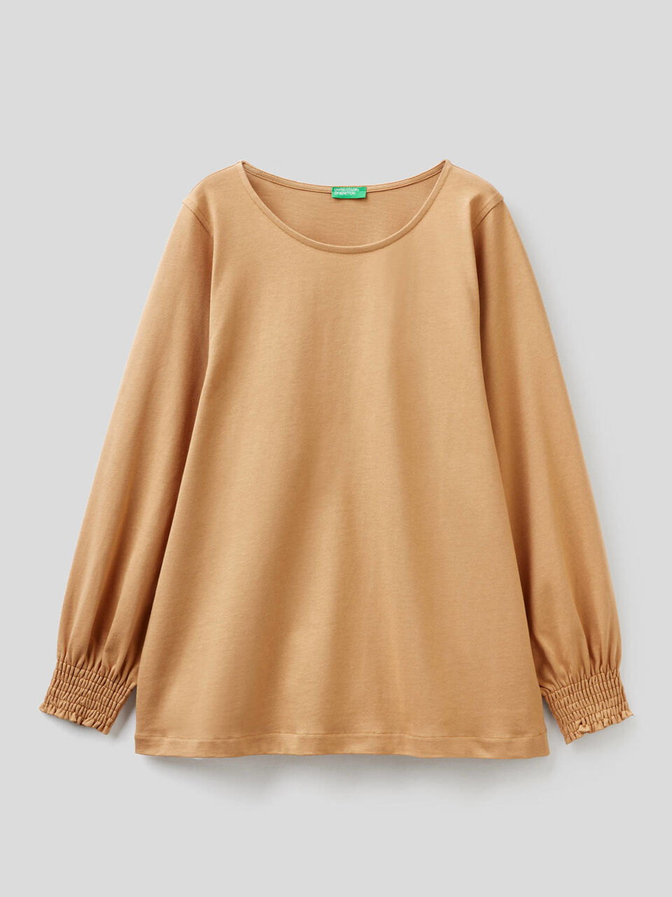 Blouse with puff sleeves image number 1